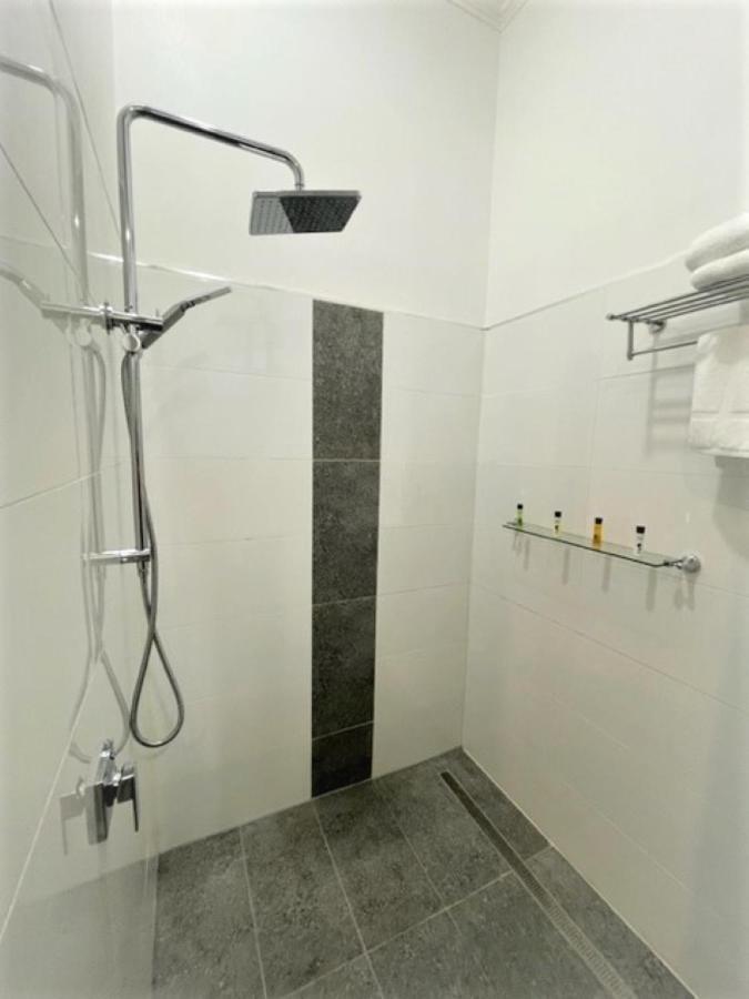 Oakleigh House Hotel Бърни Екстериор снимка
